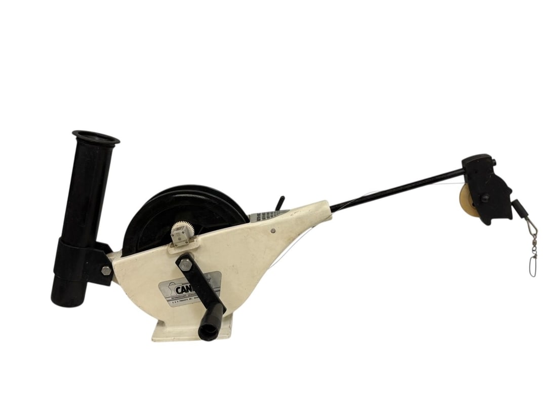 Canon Downrigger with Pole Holder and Line (1 of 4)