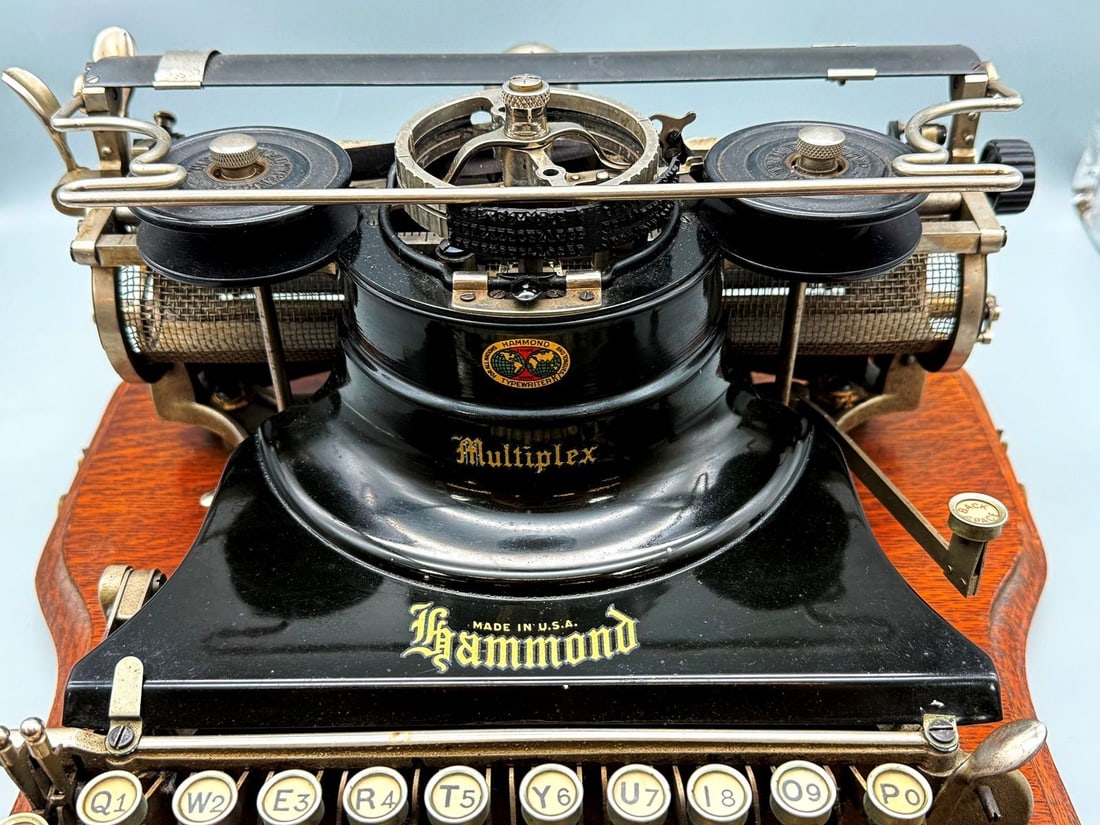 Hammond Multiplex Portable Typewriter with Original Wood Case - 4