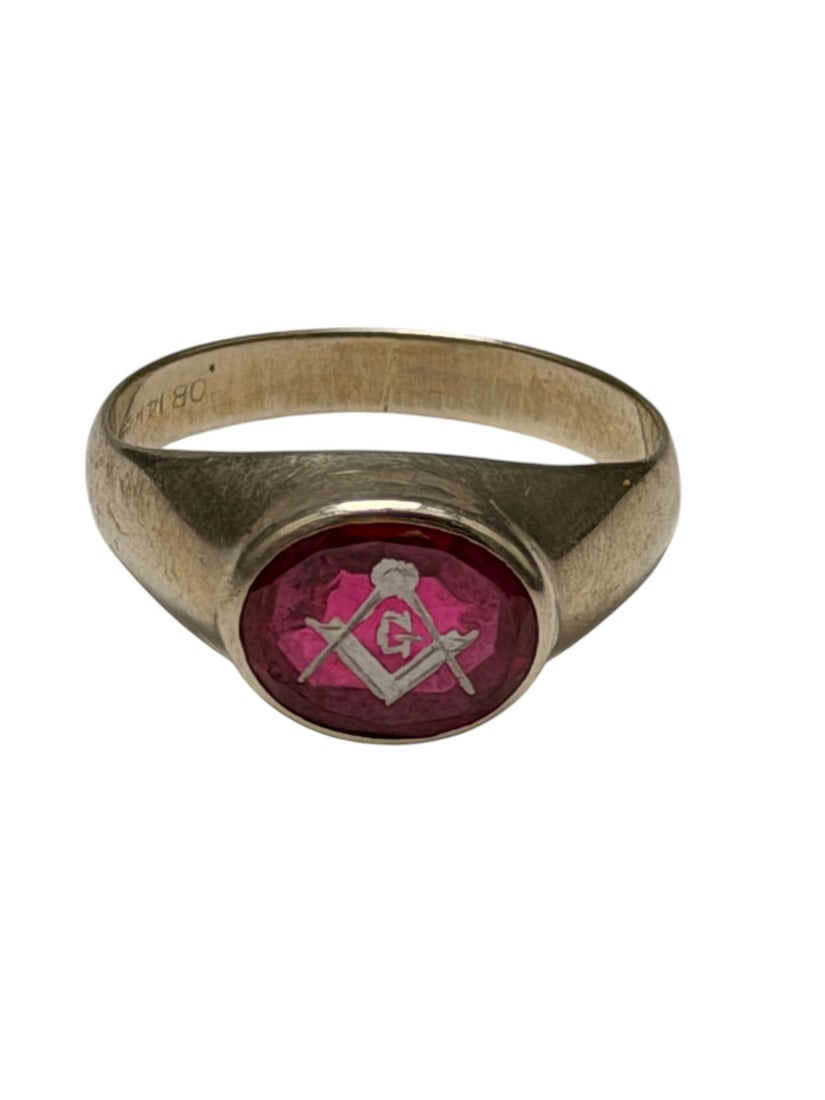 14k Gold Ring with Ruby and Masons Symbol: 14k Gold Ring with Ruby and Masons Symbol: Size 10.25, total weight is 4.38 grams.