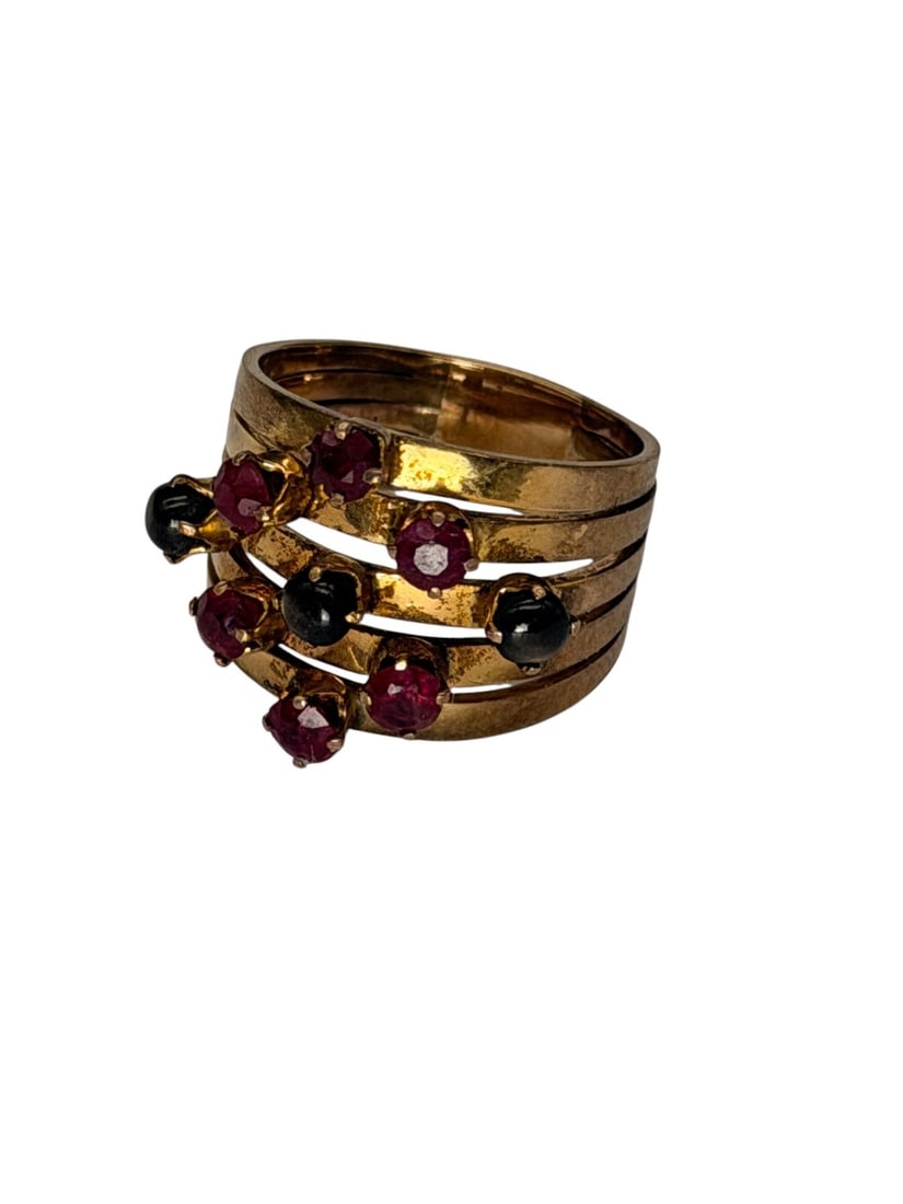 14k Gold Ring with Rubies and Black Onyx: 14k Gold Ring with Rubies and Black Onyx: Size 6.25, (6) 3mm rubies, (3) black onyx. Total weight is 5.49 grams.