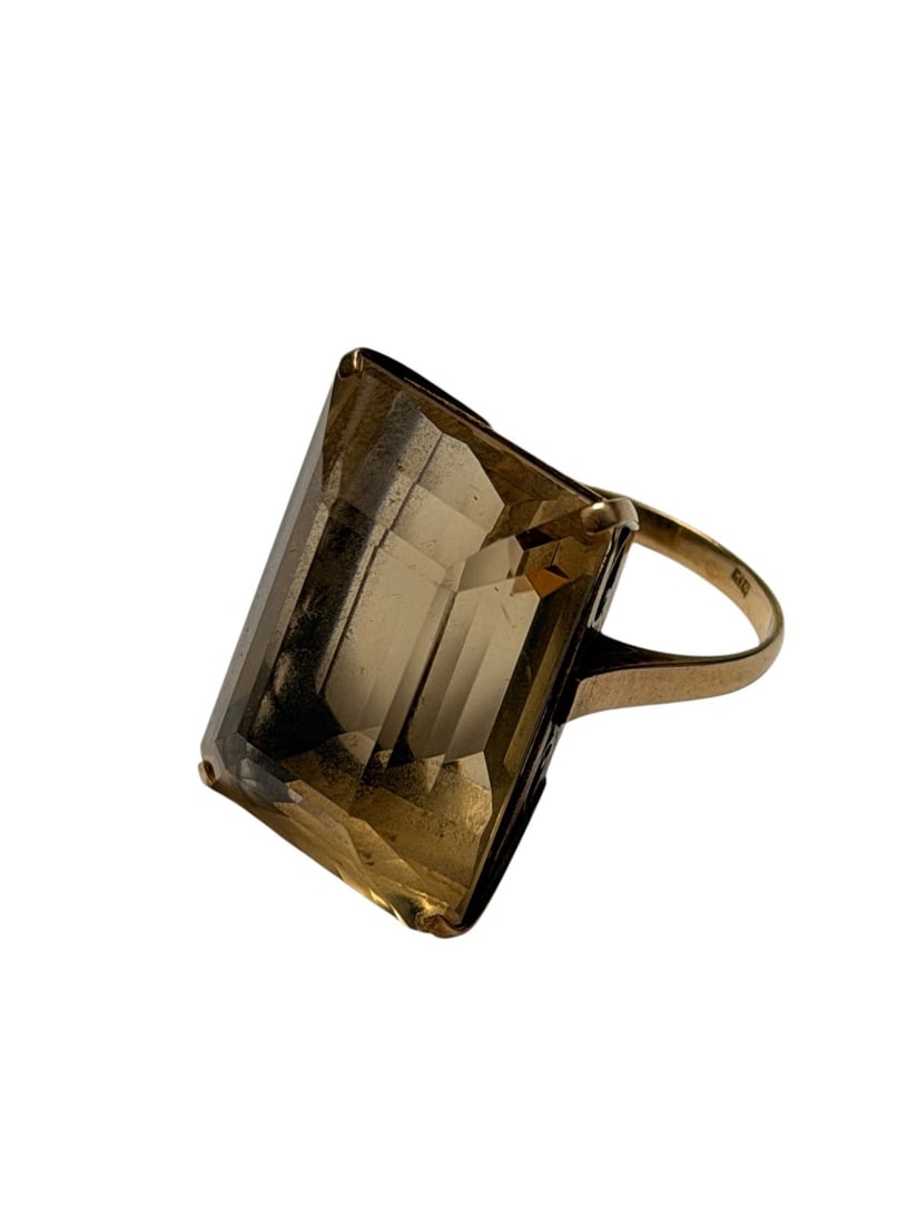 14k Gold Ring with Emerald Cut Citrine: 14k Gold Ring with Emerald Cut Citrine: Statement ring size 5.5. Stone is 22x15mm. Total weight is 9.17 grams.