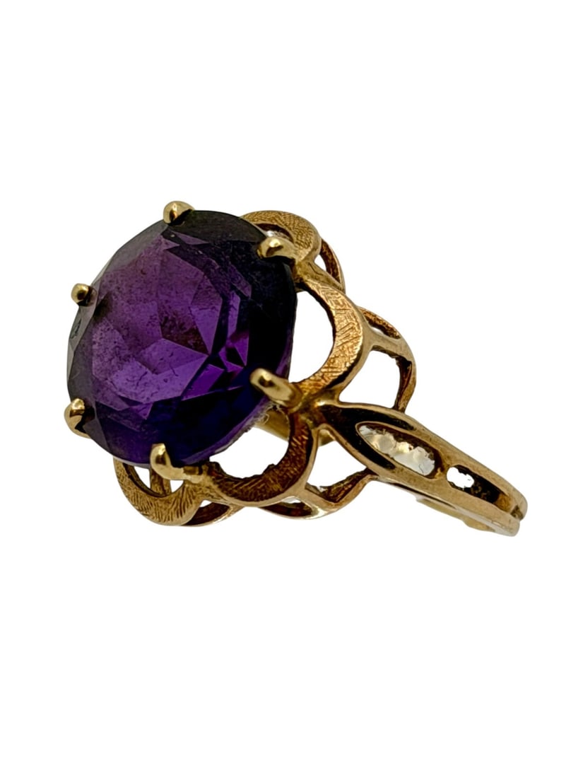 14k Gold Ring with Round Amethyst High Cathedral Setting: 14k Gold Ring with Round Amethyst High Cathedral Setting: Size 3, 12mm round amethyst, total weight is 3.25 grams.