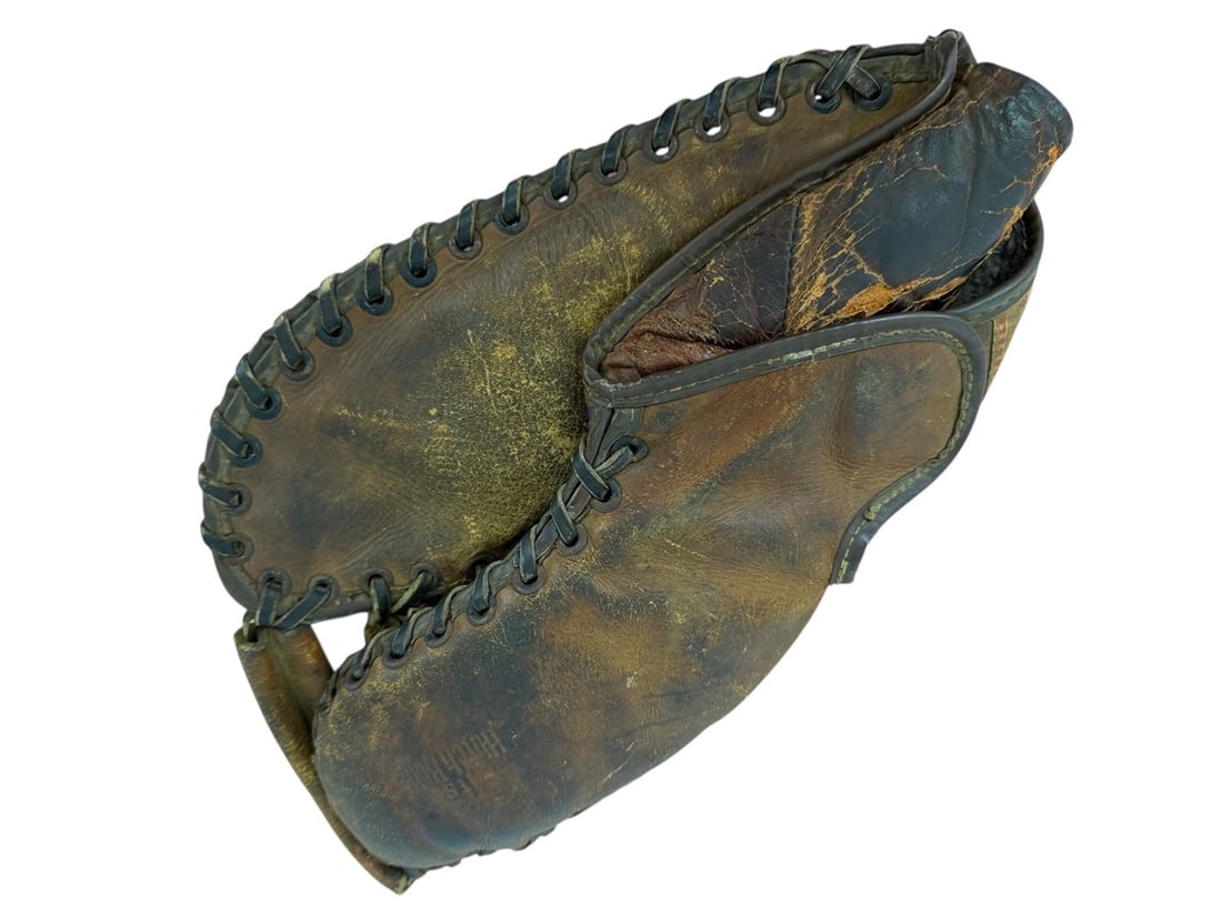 Rare Right Handed First Baseman's Glove "It's a Hutch Clutch Model": Rare Right Handed First Baseman's Glove "It's a Hutch Clutch Model": From the 1940's in very good condition.