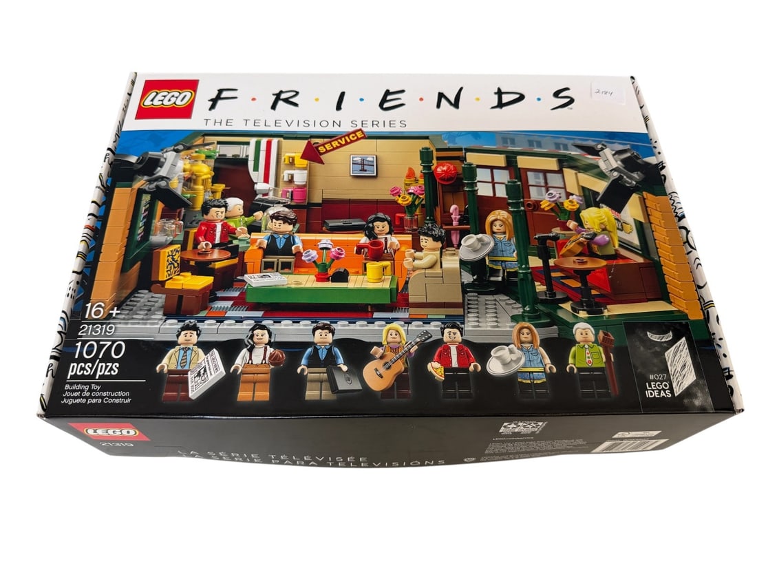 LEGO Set Friends Central Perk 21319: LEGO Set Friends Central Perk 21319: Includes pieces, minifigs, instructions, box.