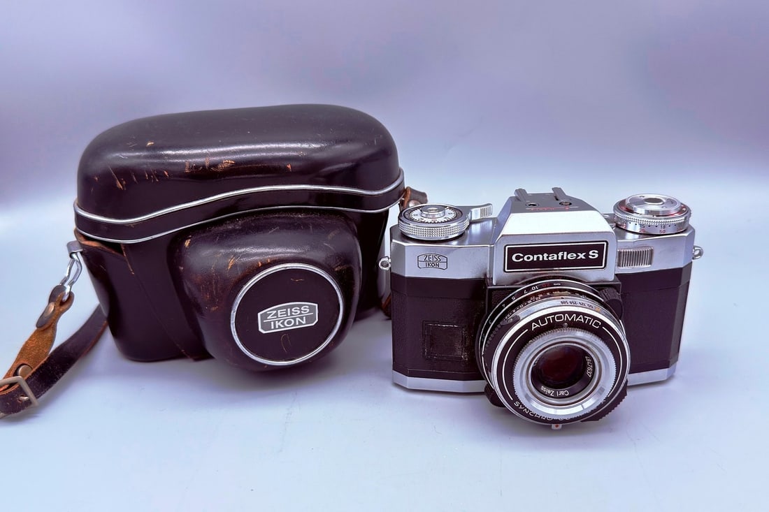 Zeiss Ikon AG Contraflex S 35mm Camera and Case (1 of 11)