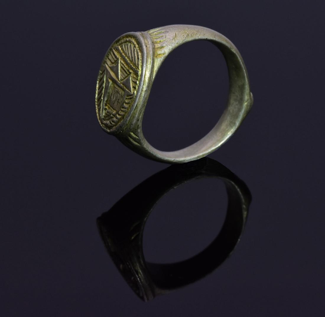 CRUSADERS GILT SILVER RING WITH HERALDIC CREST (1 of 3)