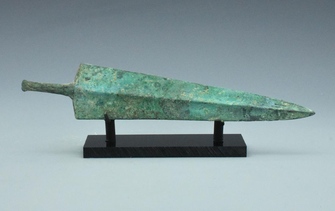 ANCIENT GREEK ARCHAIC PERIOD BRONZE SWORD (1 of 2)