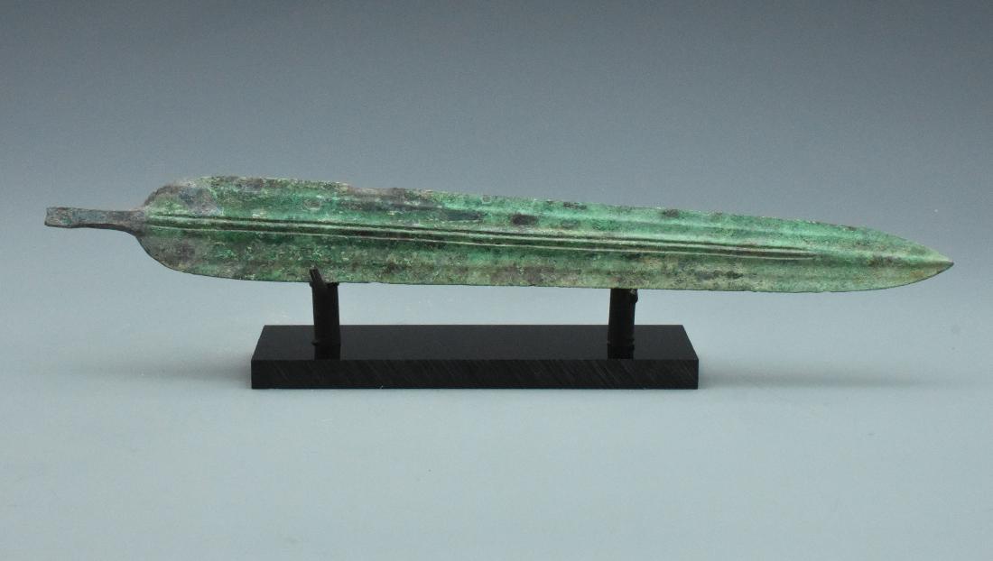 ANCIENT GREEK ARCHAIC PERIOD BRONZE SWORD (1 of 2)