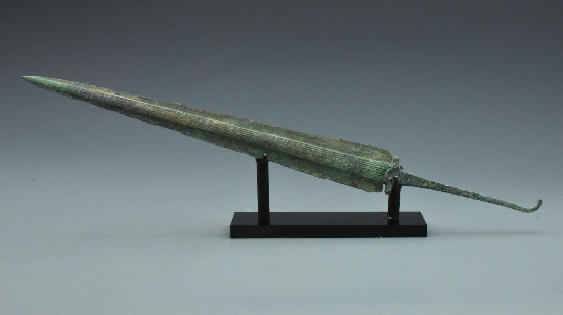 ANCIENT GREEK ARCHAIC PERIOD BRONZE SWORD (1 of 3)