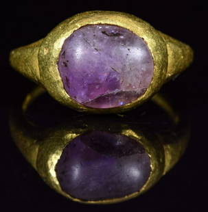 ROMAN GOLD RING WITH AMETHYST STONE: Ca.100 AD. Wearable Roman gold ring with a bezel compromising of a amethyst stone; rare type of stone in the Roman Period; hard to find, expensive and extremely difficult to cut to be placed into