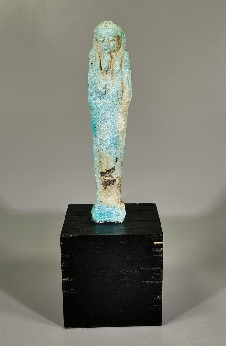 ANCIENT EGYPTIAN USHABTI: Ca.664-525 BC. Attractive Egyptian aqua blue ushabti dating to the Ptolemaic Period, smooth, shiny surface without hieroglyphics . Good Condition;H:102mm/153mm( 4.01in,6.02in) (with stand); 120gr; Pro