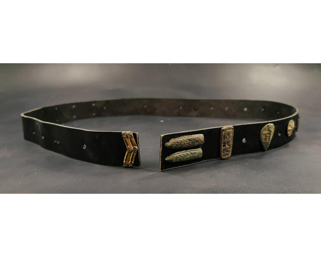 VIKING LEATHER BELT WITH GILT BRONZE APPLIQUÉ: Ca.900 AD. Amazing Viking reconstructure Belt using modern leather with authentic gilt bronze appliqués.Beautifully preserved . Good Condition; Size: 1060mm; 41.73in;120gr;Provenance: From an old Bri