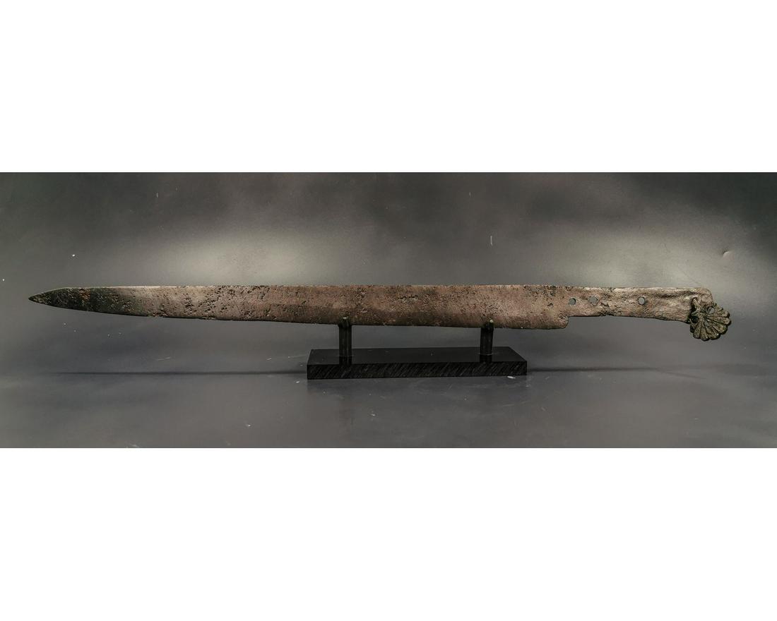 MEDIEVAL GERMAN IRON SWORD WITH MARKERS MARK: Ca.1200 AD. Beautifully preserved Medieval germanic iron Sword with markers Mark, composed by a long narrow blade, intact handle with pommel. Good Condition;Museum Piece; 570mm; 22.44in; 375gr;Provena