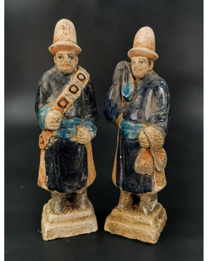 PAIR OF CHINESE MING DYNASTY ATTENDANT FIGURINES: Ca. 1368-1644 AD. Amazing Chinese Ming Dynasty pair of attendant figurines, with draped glazed robes . Good Condition, Intact. Size: 230mm;760gr; Provenance: Private London collection, formed in the 1