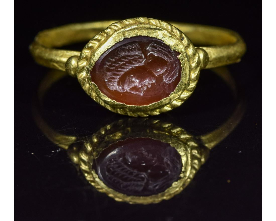 ROMAN GOLD INTAGLIO RING WITH PORTRAIT OF AN EMPRESS: Ca.200 AD, A wearable intaglio gold ring with filigree decoration depicting an Empress, possibly Julia Domna:18mm/L:22mmUK SIZE Q; US SIZE 8;3gr; Provenance: Private London collection, formed in the 1