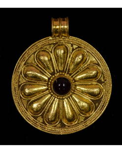 ROMAN GOLD FLORAL PENDANT WITH STONE: CA. 100 AD Superb Ancient Roman gold flat section pendant with applied decorated loop; floral decoration; central part inserted with a red stone. Very fine, wearable artefact. 43x36mm; 1.57X 1.42IN;