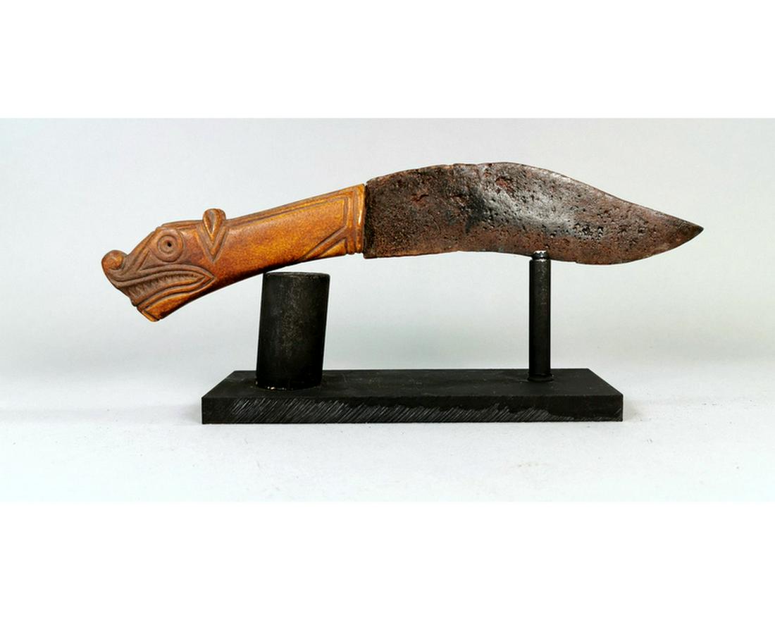 VIKING BATTLE KNIFE WITH DRAGON FAFNIR HANDLE: Ca. 900 AD. Medieval, long and thin knife, expertly cleaned and conserved; professionally reconstructed, hand-carved bone handle depicting the mythological dragon – Fafnir; including custom made sta