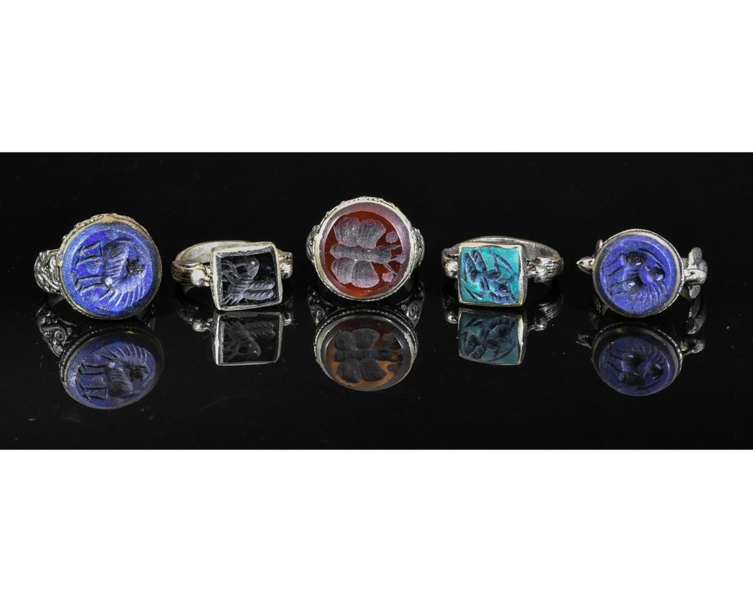 COLLECTION OF MIDDLE EASTERN TRIBAL INTAGLIO RINGS: Ca.19TH - 20TH C AD. Wearable collection of Post Medieval Tribal / Yemeni white metal intaglio rings with multiple depictions and different types of gemstones. Fine Condition; D:19mm/L:27-32mm UK SIZE