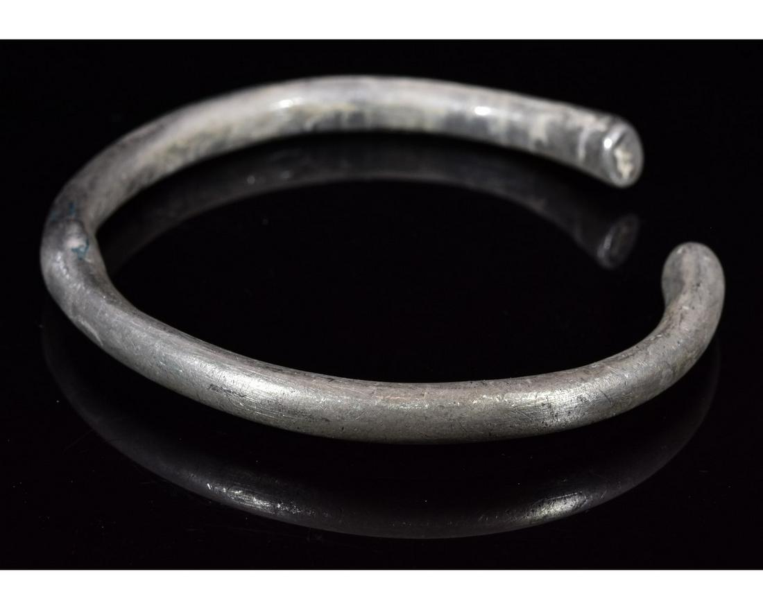 VIKING SCANDINAVIAN SILVER BRACELET: Ca.700-900AD. A nice Viking Interesting bracelet formed by a single silver rod, circular in shape; typical Scandinavian workmanship. Good condition; wearable; W:70mm2.76IN35/ 5g; Provenance: Private L
