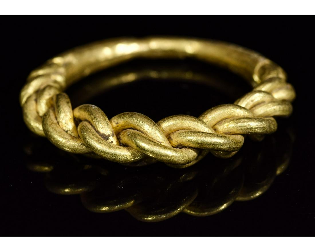 VIKING GOLD TWISTED RING: Ca.900 AD An attractive Viking gold finger Ring formed by multiple tapering rods twisted together. Good Condition; wearable; Reference for Viking Jewellery: Cf. Arbman, H. Birka I: Die Gräber, Uppsal