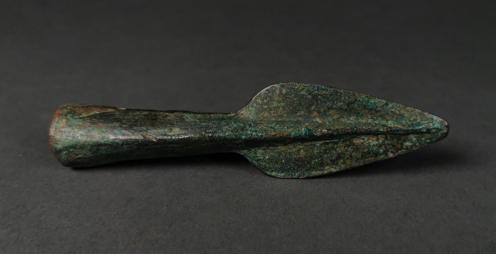 BRONZE AGE EUROPEAN SOCKETED SPEAR: C. 1200 BC – 500 BC. Hallstatt culture. A socketed bronze spearhead comprising a small leaf-shaped blade with a raised midrib, short neck and a beautiful green patina. Bronze weaponry production flo