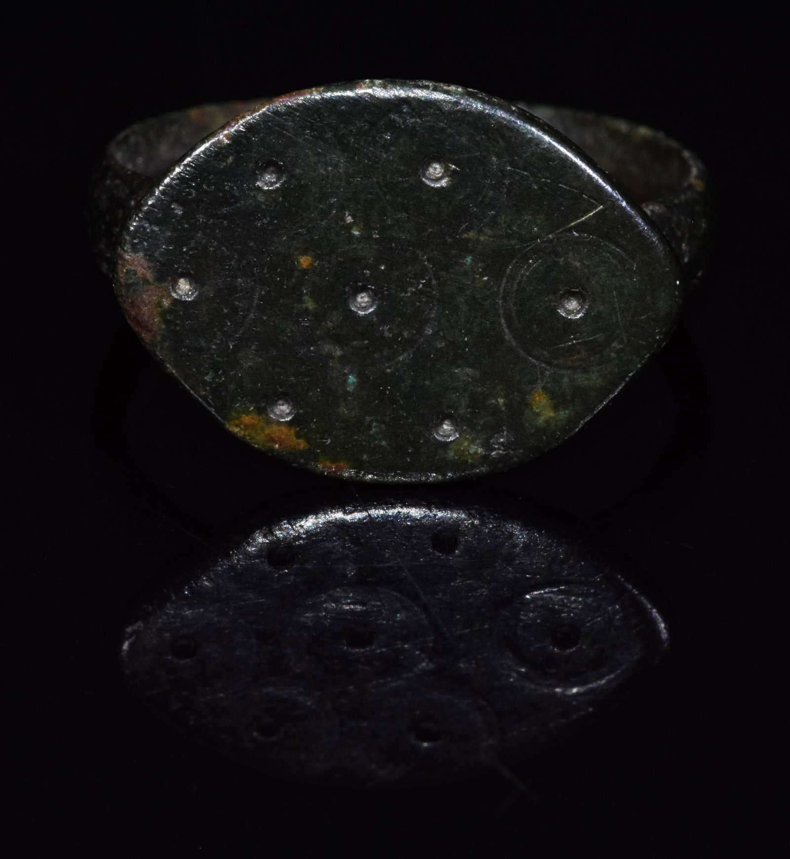 ROMAN DECORATED BRONZE RING: 1-300 AD, Roman. Bronze ring with D-shaped loop, and elliptical bezel bearing incised dot-in-circle decoration. Good, wearable condition. Size: D:18mm/L:22mm; 4g. Provenance: Private Kent collection, 