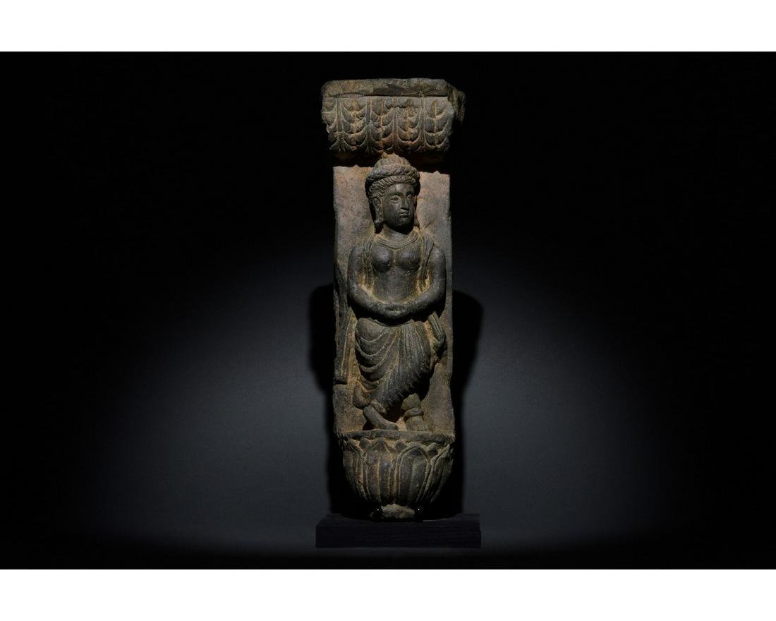 GANDHARA SCHIST STONE STANDING FIGURE (1 of 8)