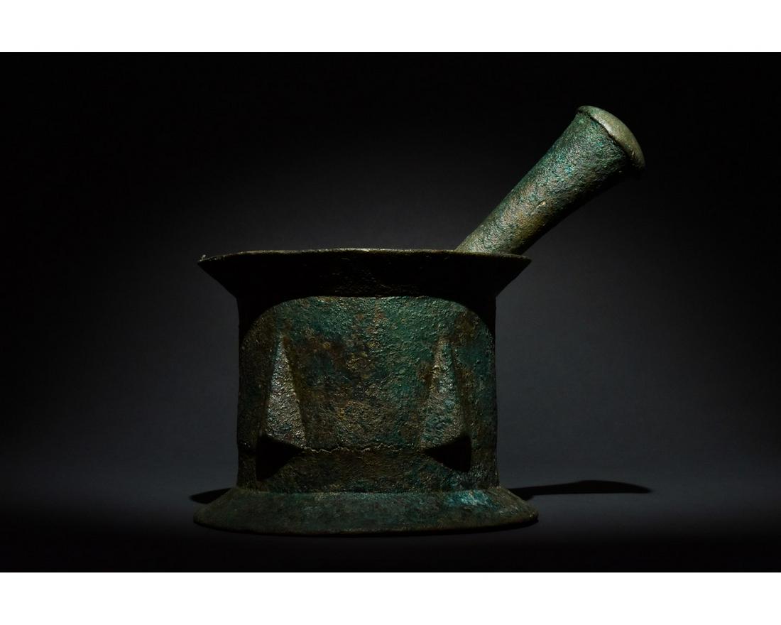 SELJUK HEAVY BRONZE PESTLE AND MORTAR (1 of 7)