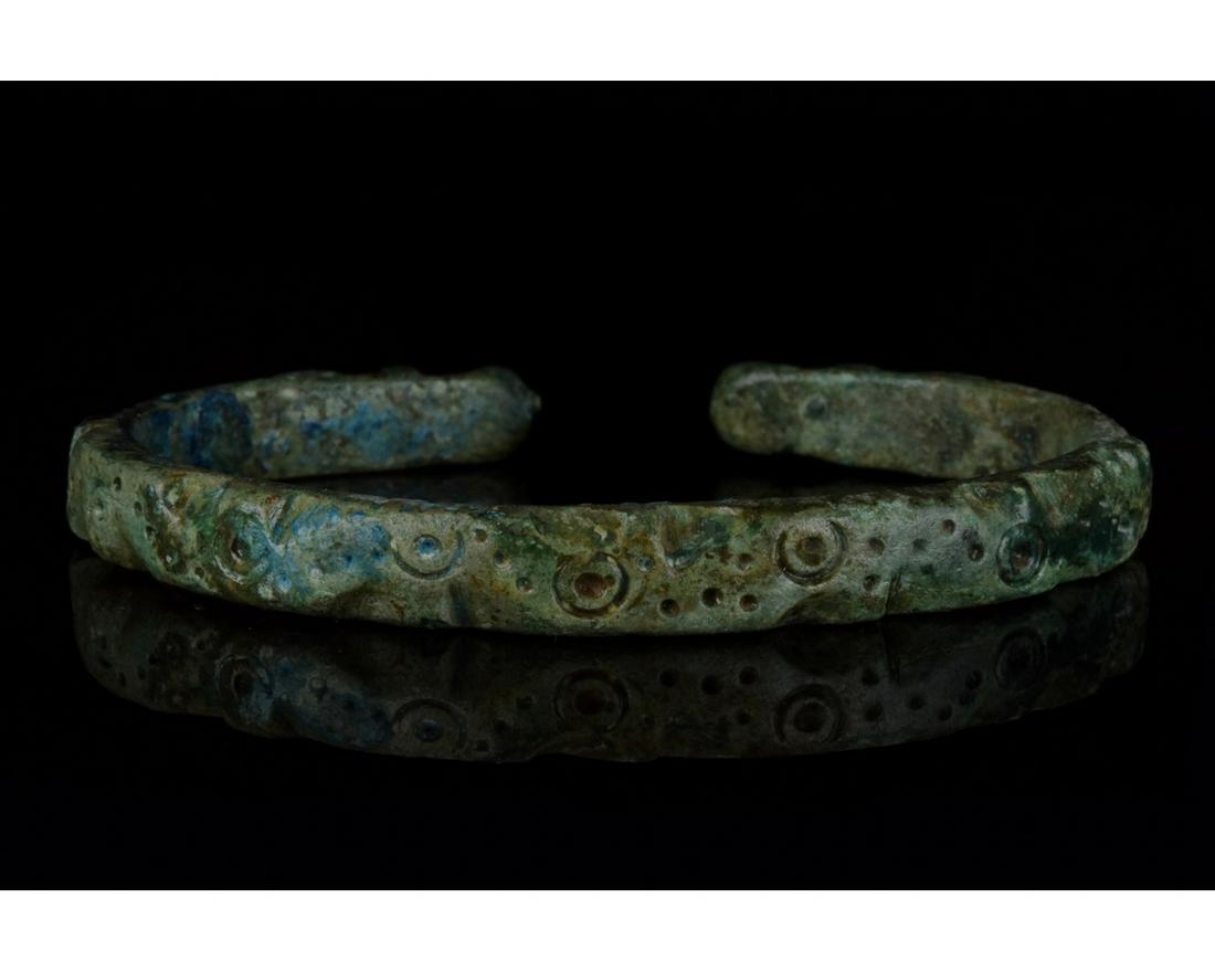 MEDIEVAL BRONZE BRACELET WITH SNAKE HEADS (1 of 3)