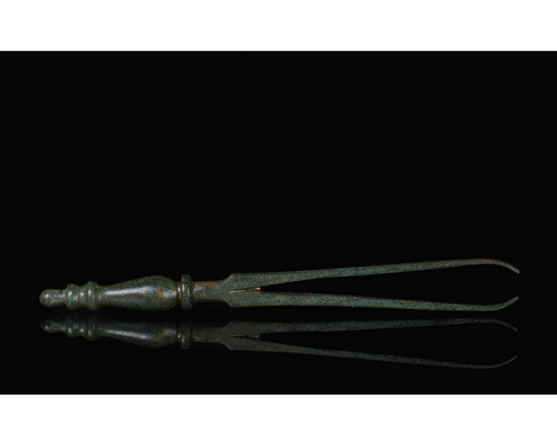 LARGE ROMAN BRONZE MEDICAL TWEEZERS (1 of 6)