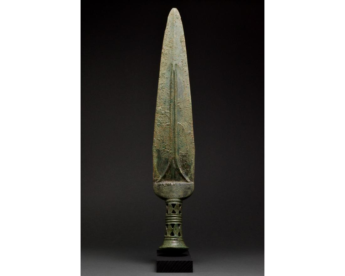 ANCIENT BRONZE SWORD WITH DECORATED HANDLE (1 of 8)