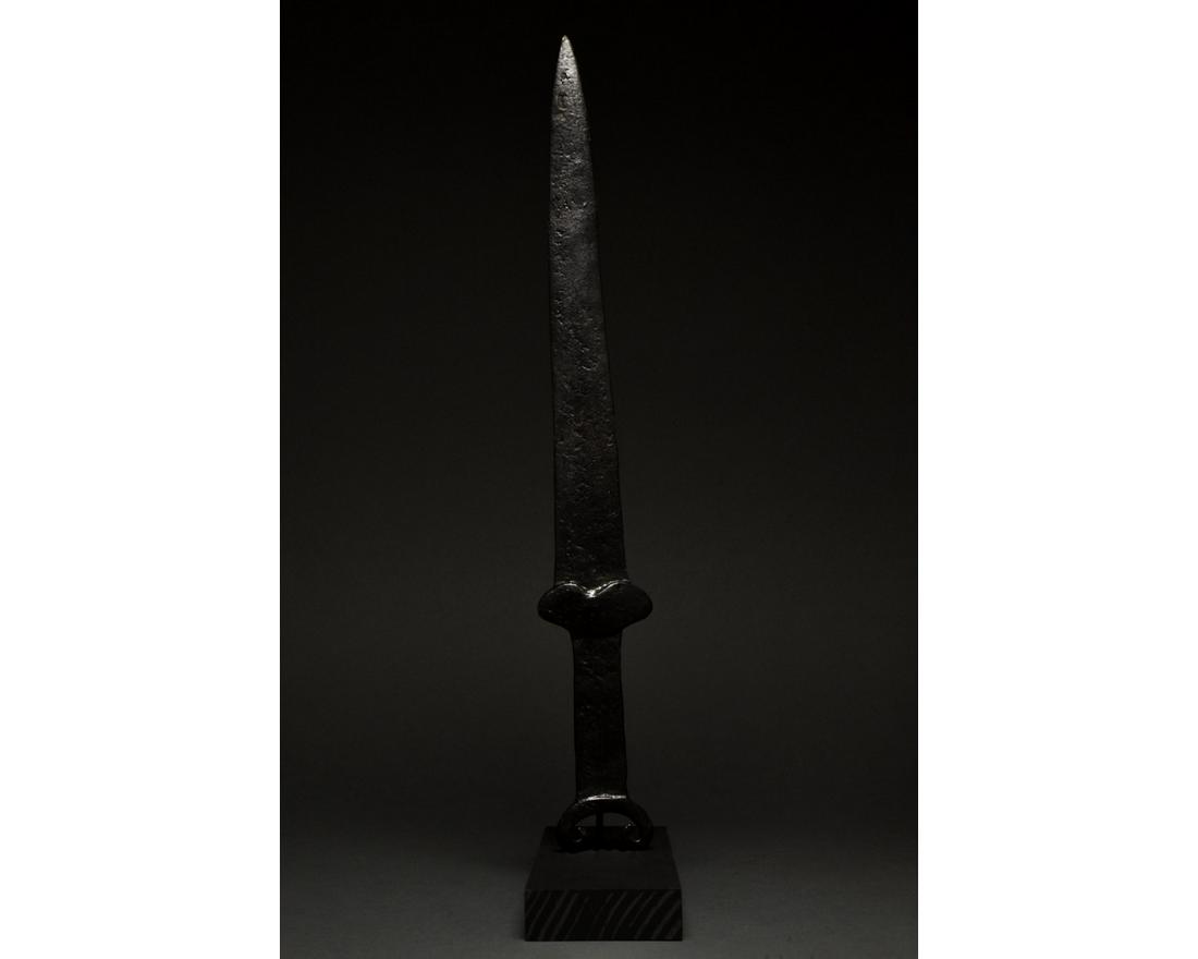 ANCIENT AKINAKES IRON SWORD (1 of 5)