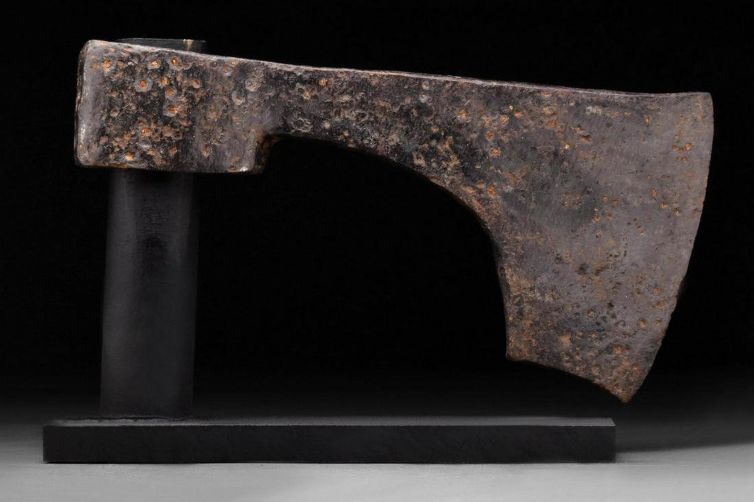 VIKING IRON AXE HEAD (1 of 4)
