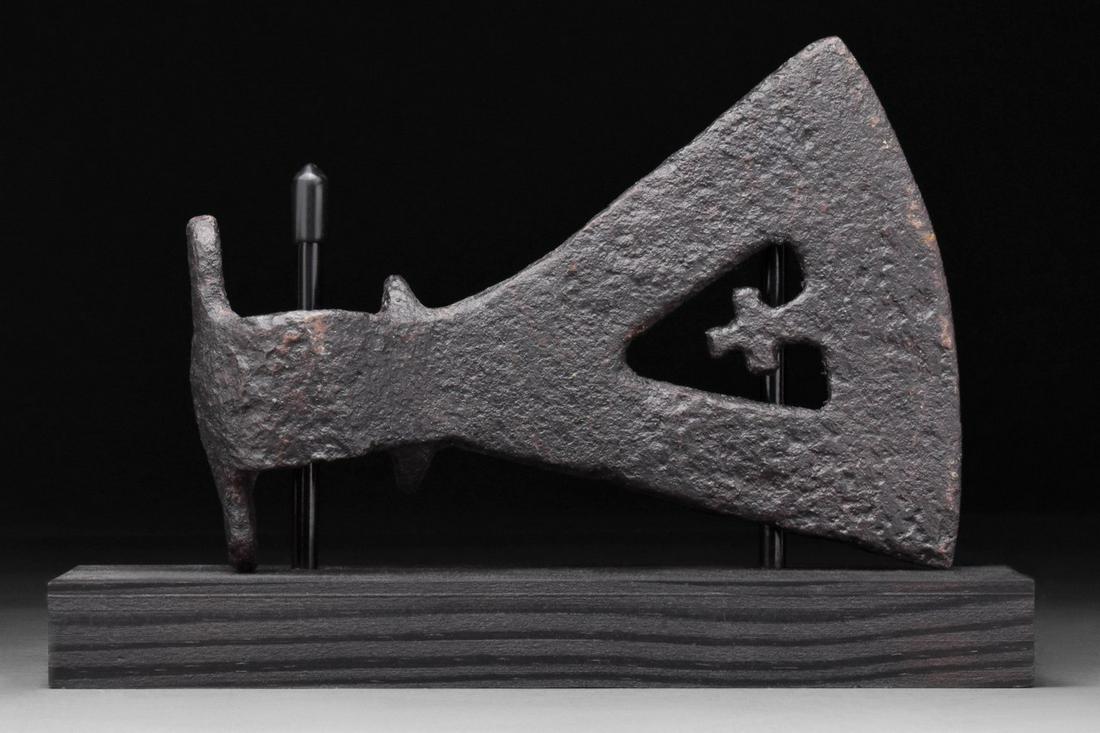 A VIKING IRON "CROSS IN THE AXE" AXE HEAD (1 of 5)