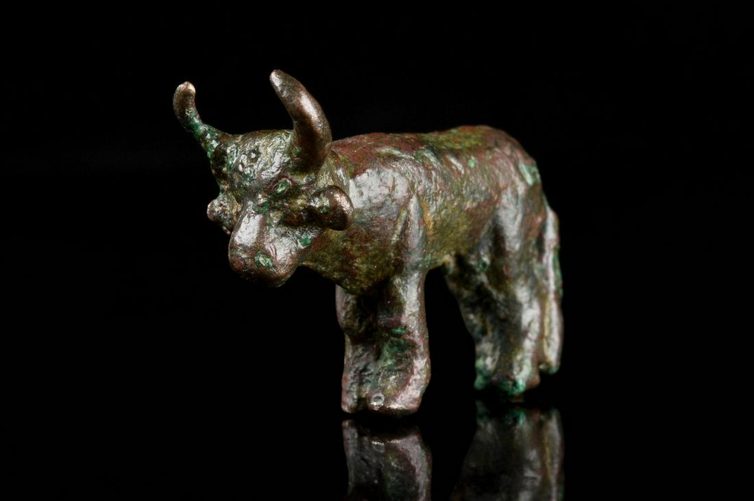 ANCIENT ROMAN BRONZE VOTIVE BULL (1 of 4)