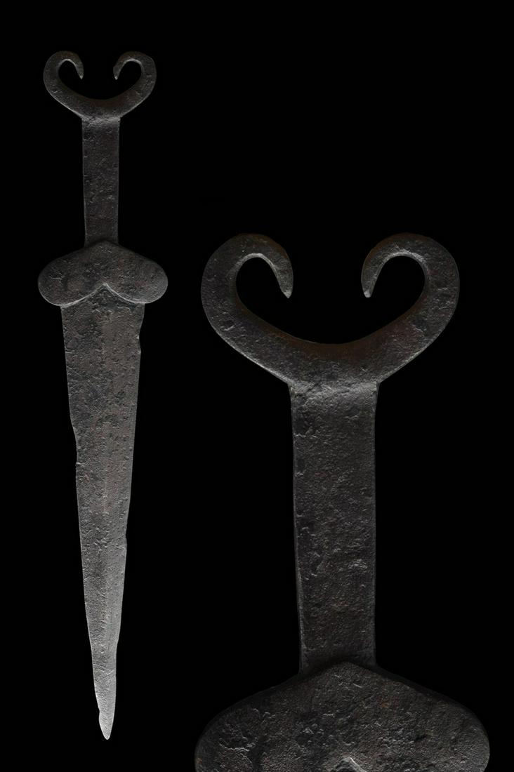 SCYTHIAN ACINACES SHORT SWORD (1 of 5)