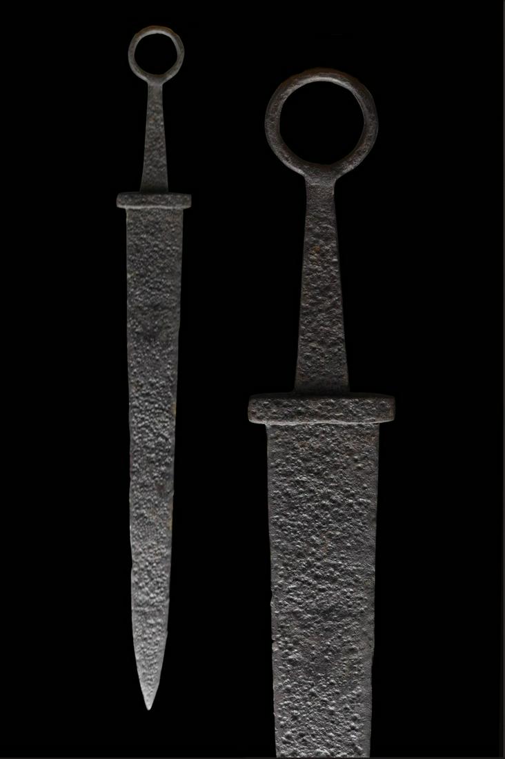 ROMAN IRON SWORD WITH RING POMMEL (1 of 4)