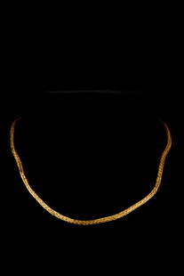 ROMAN GOLD CHAIN NECKLACE: Ca. 100-300 ADA sophisticated gold necklace with a loop in loop strand, rope-like in appearance, the chain shows particularly fine workmanship. Due to its fine workmanship, it is believed to be made