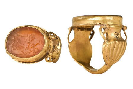 ROMAN INTAGLIO WITH AMAZON FIGHTING A CENTAUR IN GOLD RING