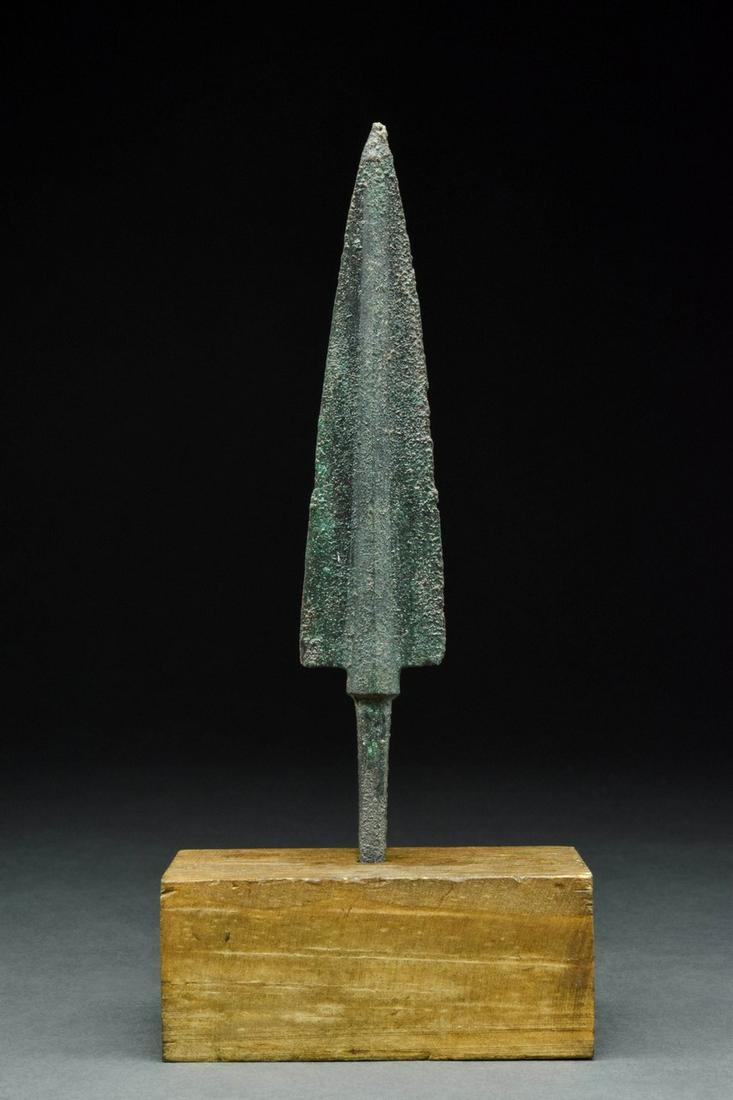 ANCIENT BRONZE ARROWHEAD (1 of 3)