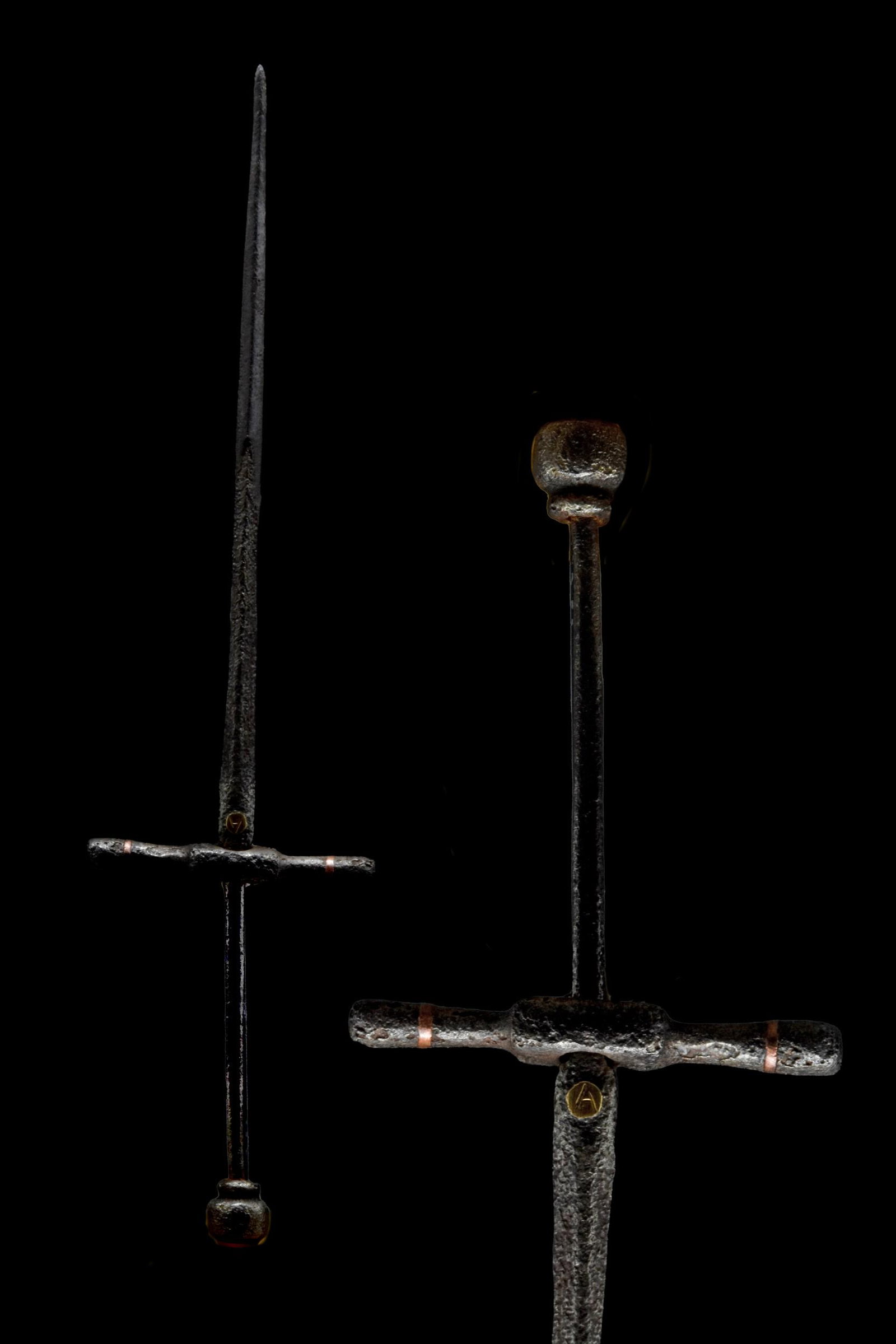 MEDIEVAL IRON STILETTO DAGGER (1 of 4)