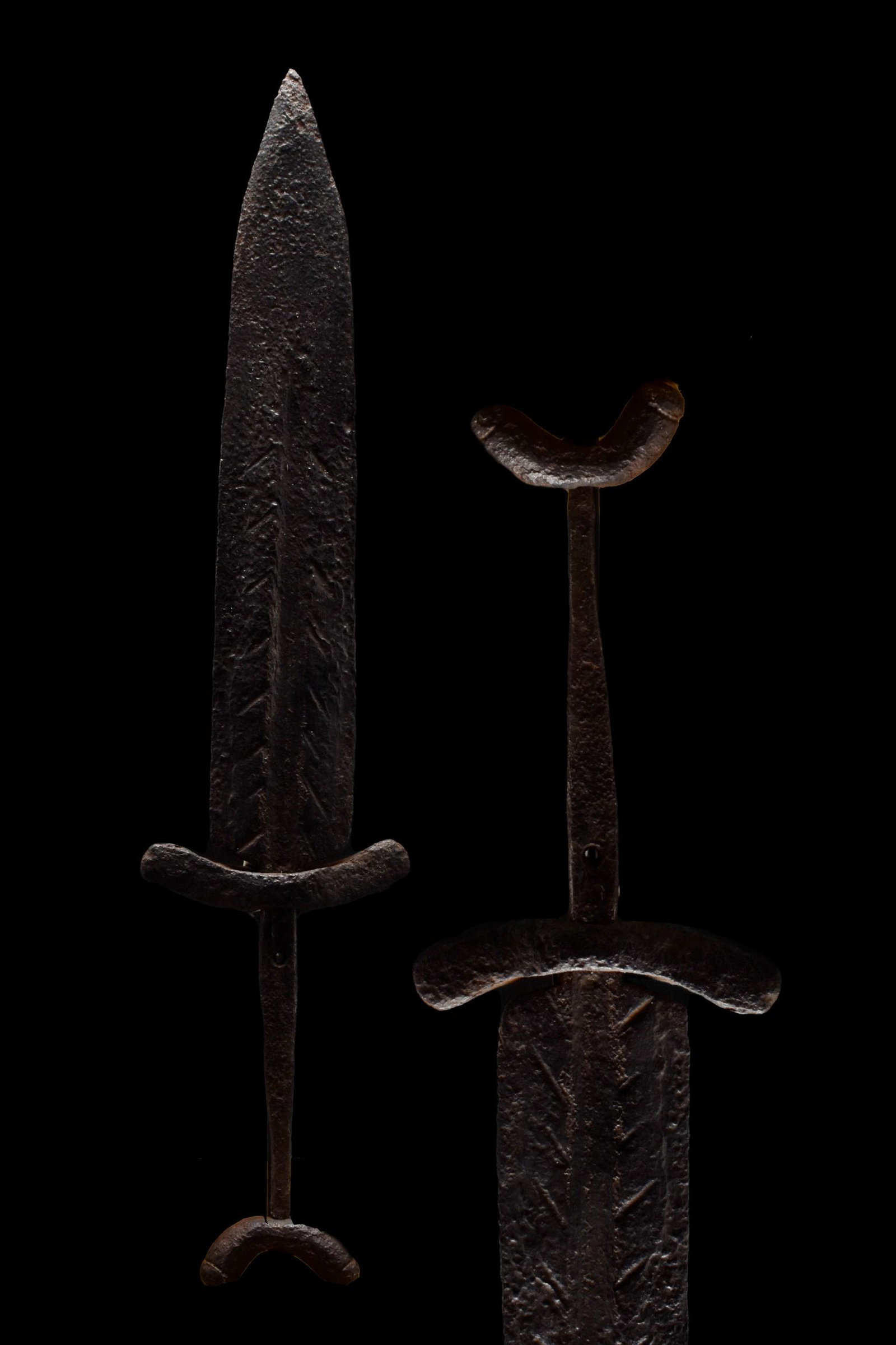 MEDIEVAL IRON DAGGER (1 of 4)