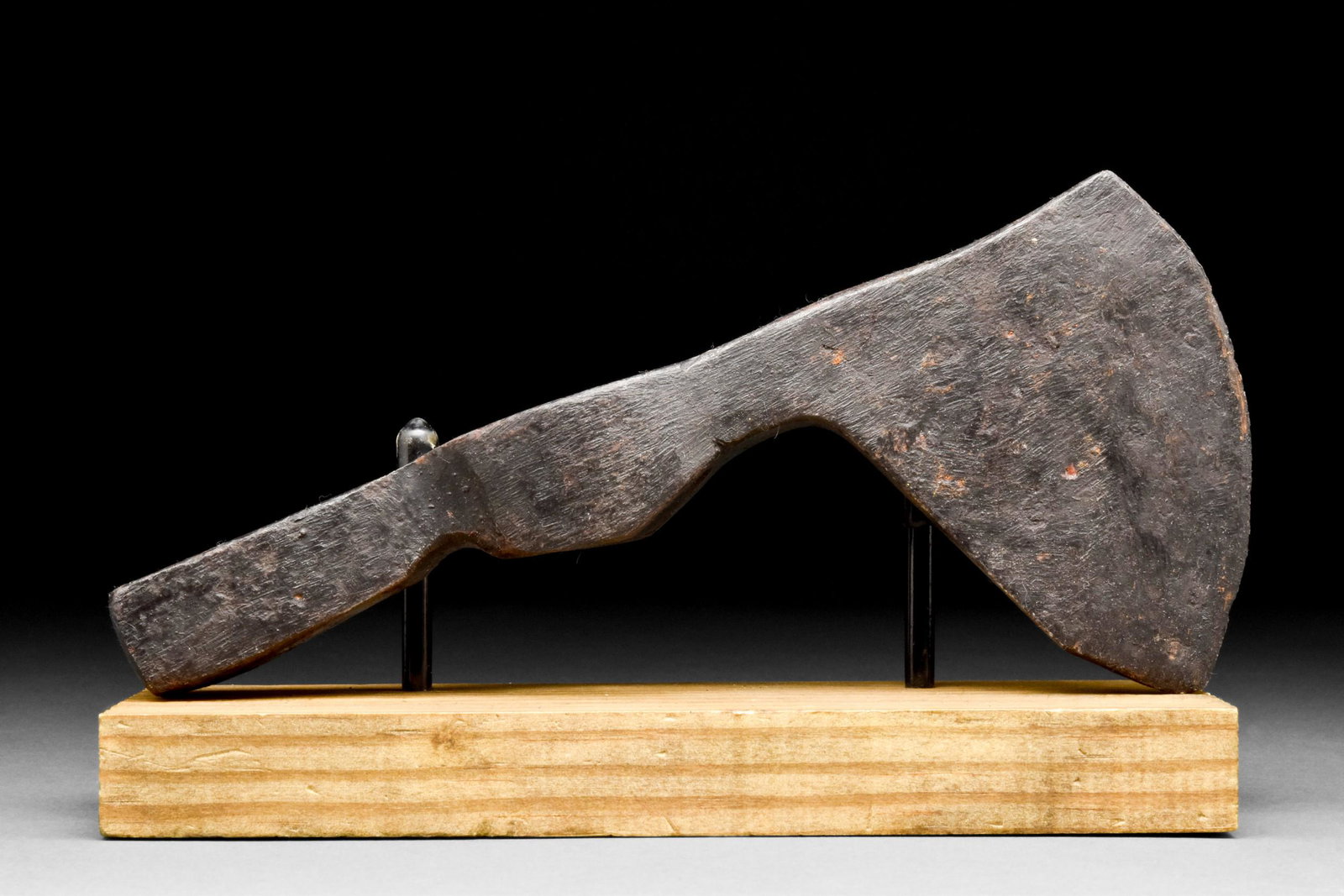 VIKING IRON BATTLE AXE (1 of 3)