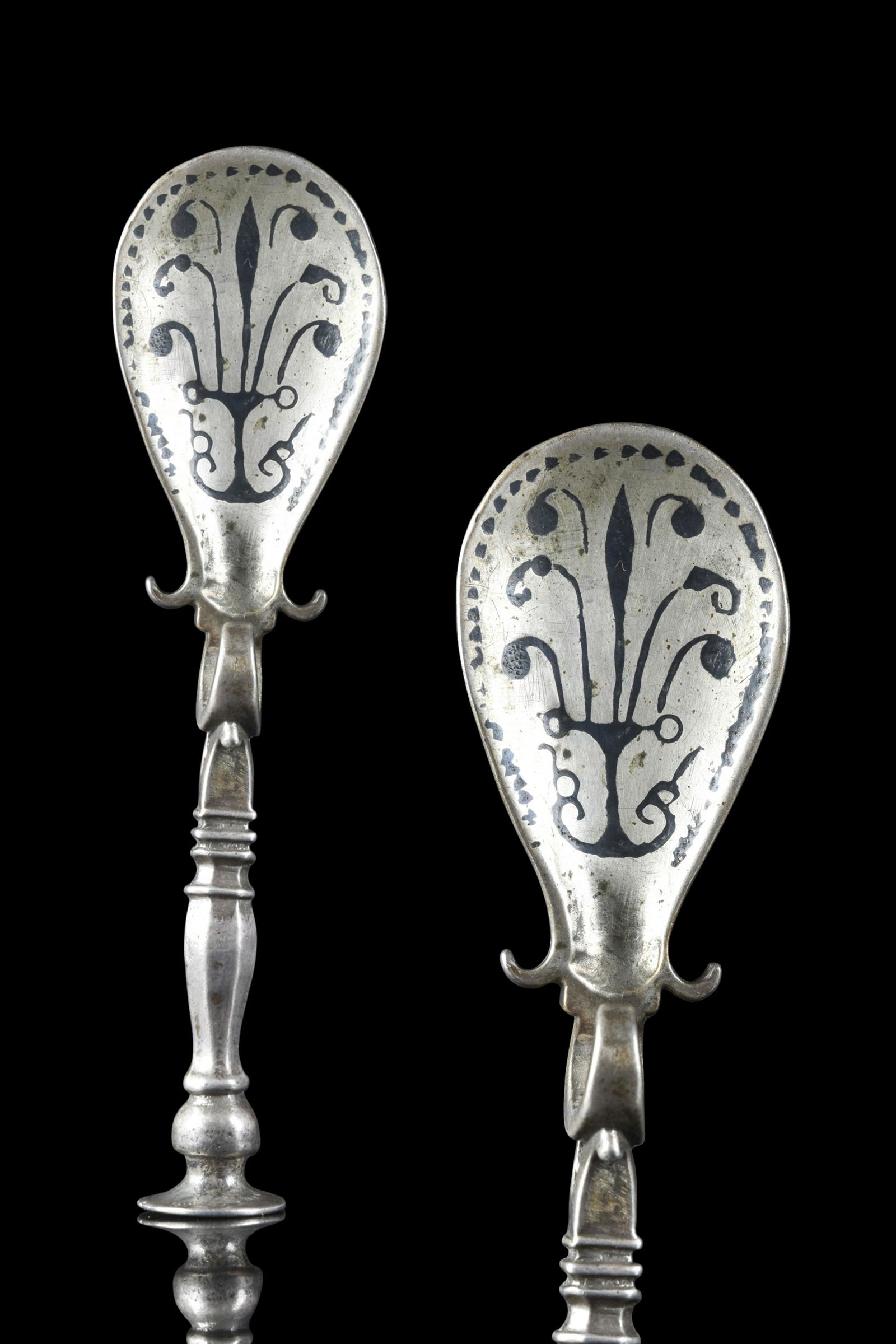 RARE ROMAN SILVER SPOON WITH NIELLO INSERT (1 of 5)