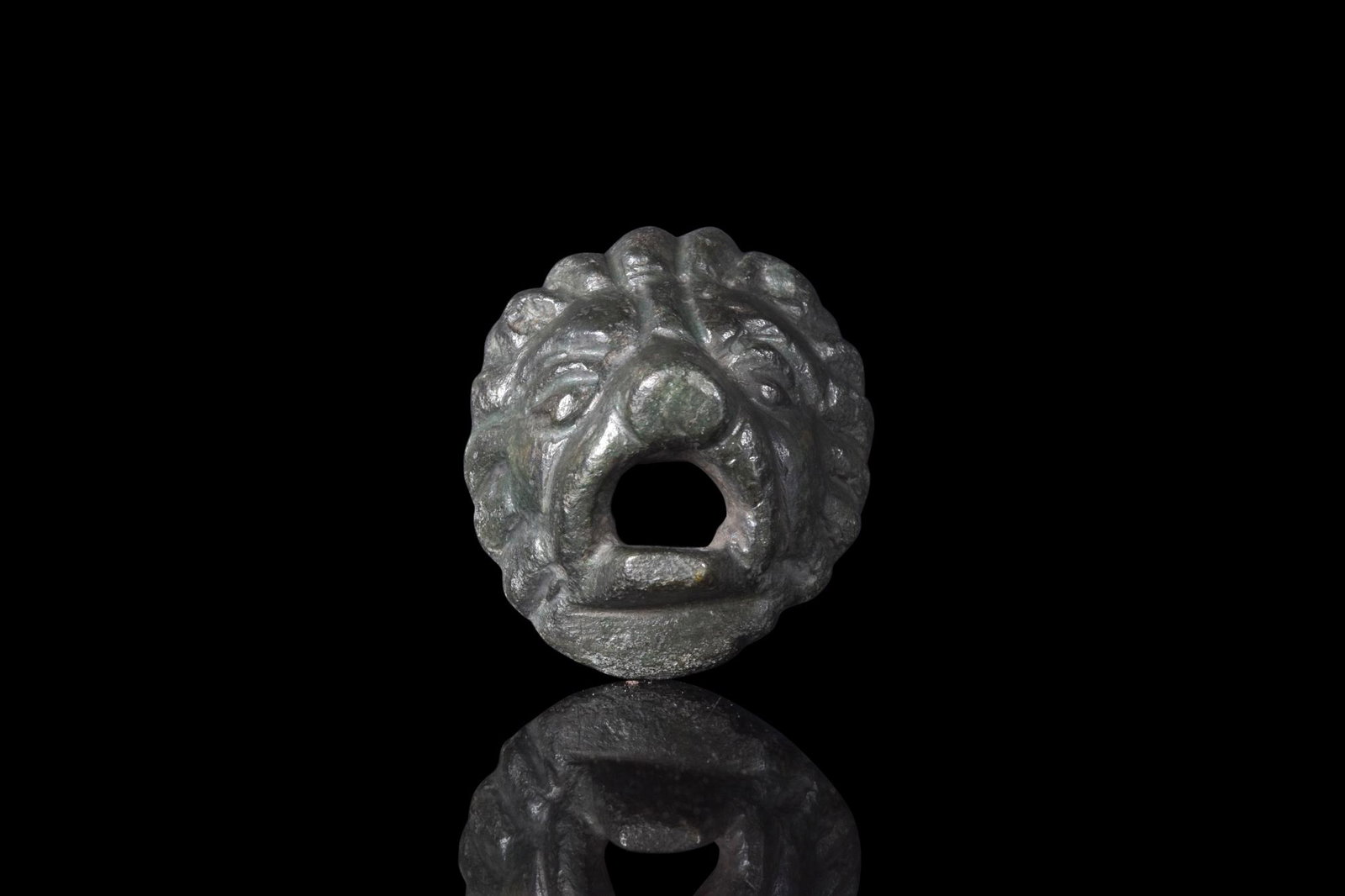 ROMAN BRONZE LION HEAD PHALLERA (1 of 3)