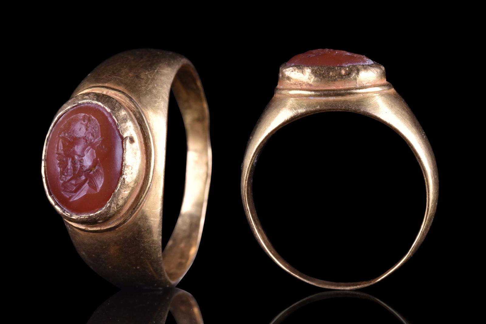 ROMAN GOLD RING WITH CARNELIAN INTAGLIO OF MALE PORTRAIT (1 of 6)