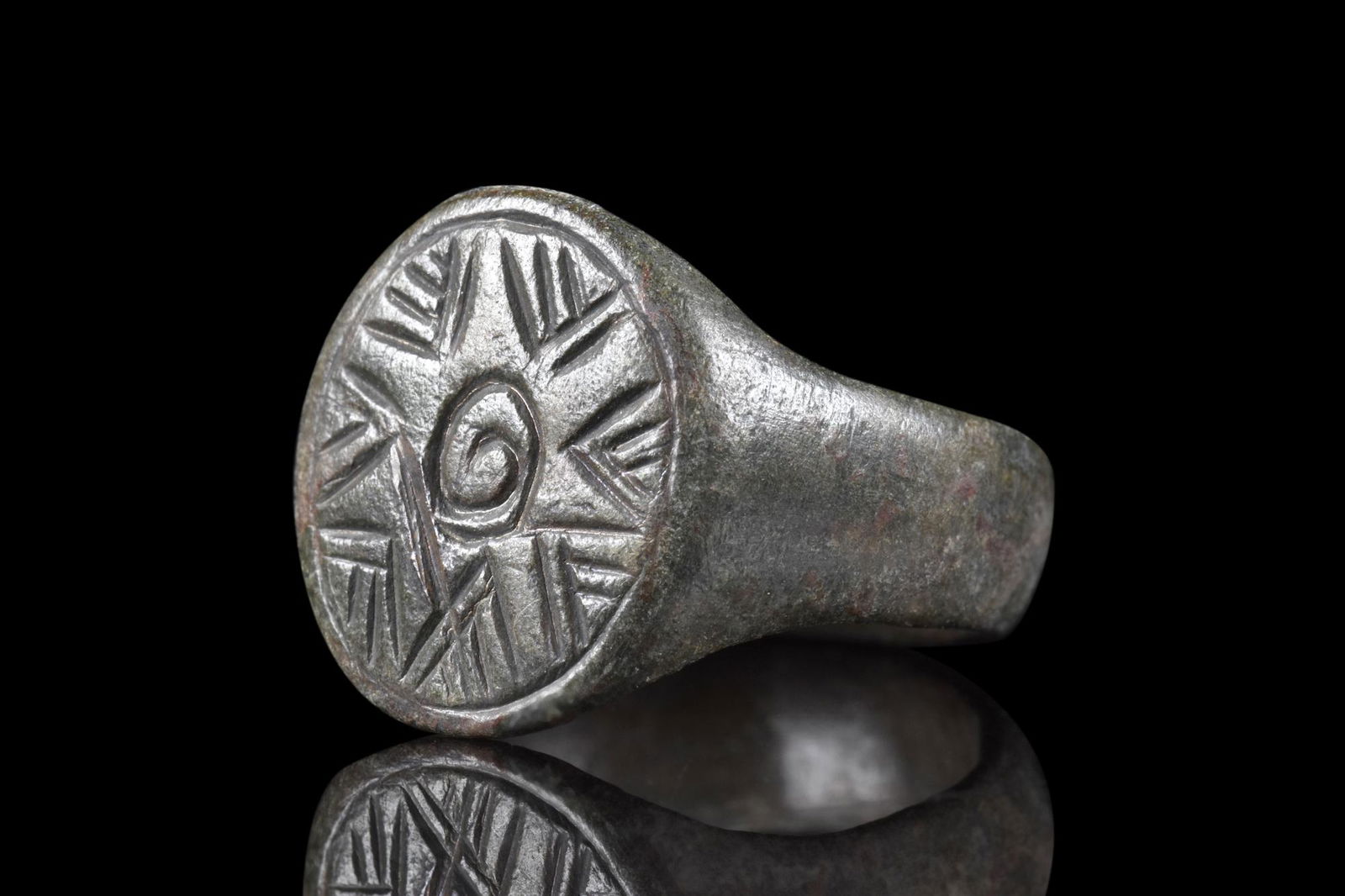ROMAN BRONZE RING WITH STYLISED SUN SYMBOL (1 of 4)