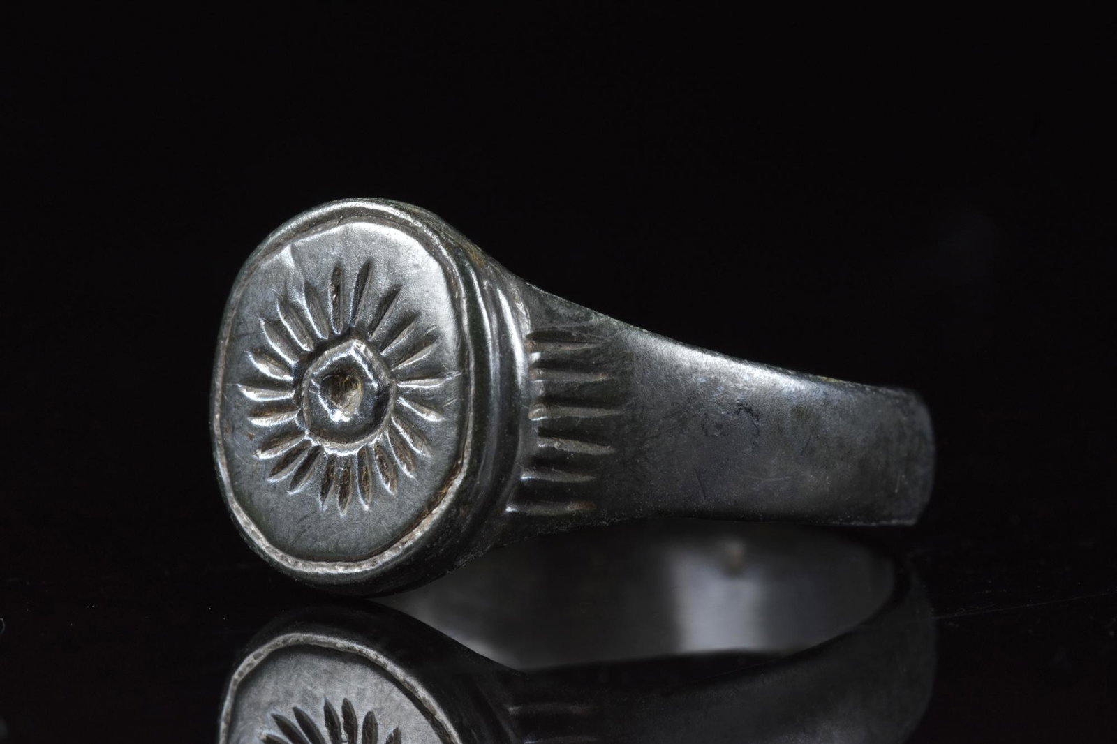 ROMAN BRONZE RING WITH SUN SYMBOL (1 of 4)