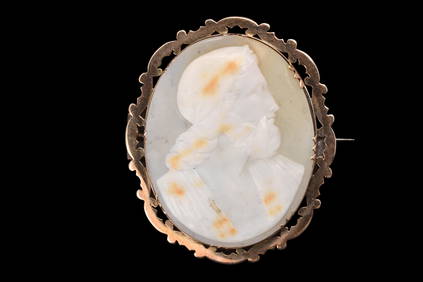 NEOCLASSICAL GOLD BROOCH WITH ZEUS CAMEO (1 of 3)