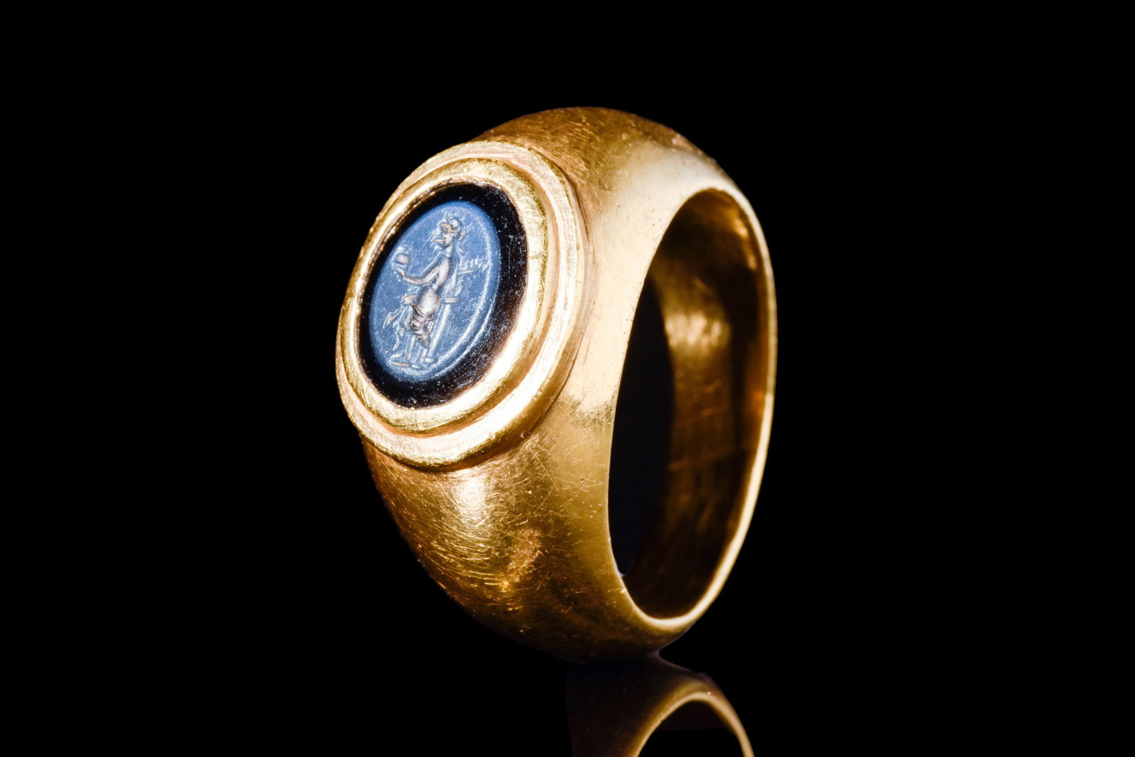 FORTUNA NICOLO INTAGLIO IN GOLD RING (1 of 5)